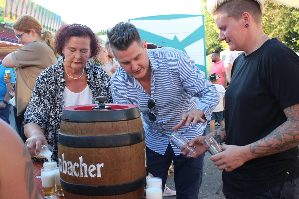 Betzdorfer Schtzenfest startet mit traditionellem Fassanstich. (Fotos: Jennifer Patt)