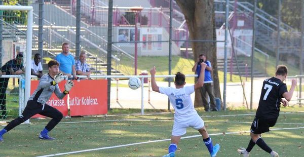 Torwart Volkan Beydilli bei einer seiner Rettungstaten in der zweiten Spielhlfte. (Foto: JSG Wisserland)