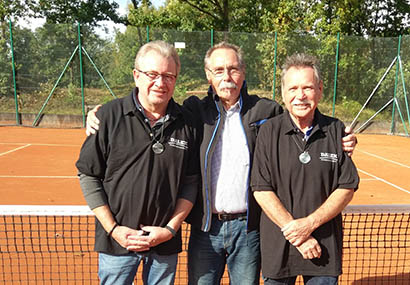 Die Sieger des diesjhrigen Seniorencups mit dem Turnierleiter Gerd Reissig. Heinz Schmidt, Gerd Reissig, Klaus Badke (von links). Fotos: Verein