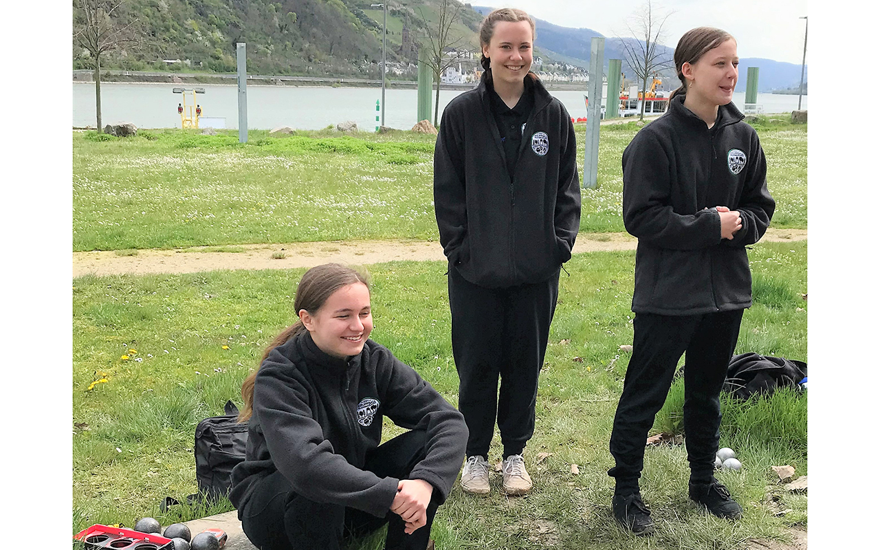 Von links Finnja Lehnert, Leona Trautmann und Lea Breidbach. (Foto: Carmen-Sylva-Schule)
