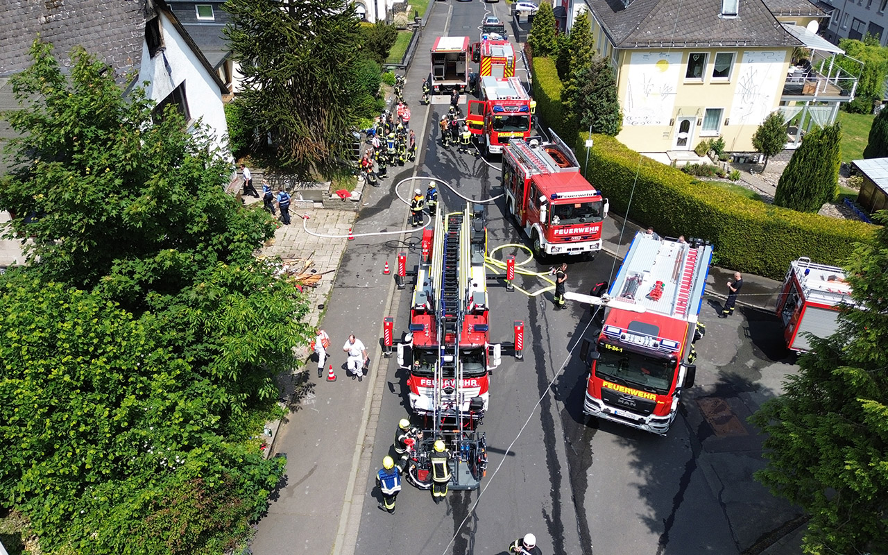 Aktualisiert: Bei Wohnhausbrand in Westerburg erleidet eine Person tdliche Verletzungen