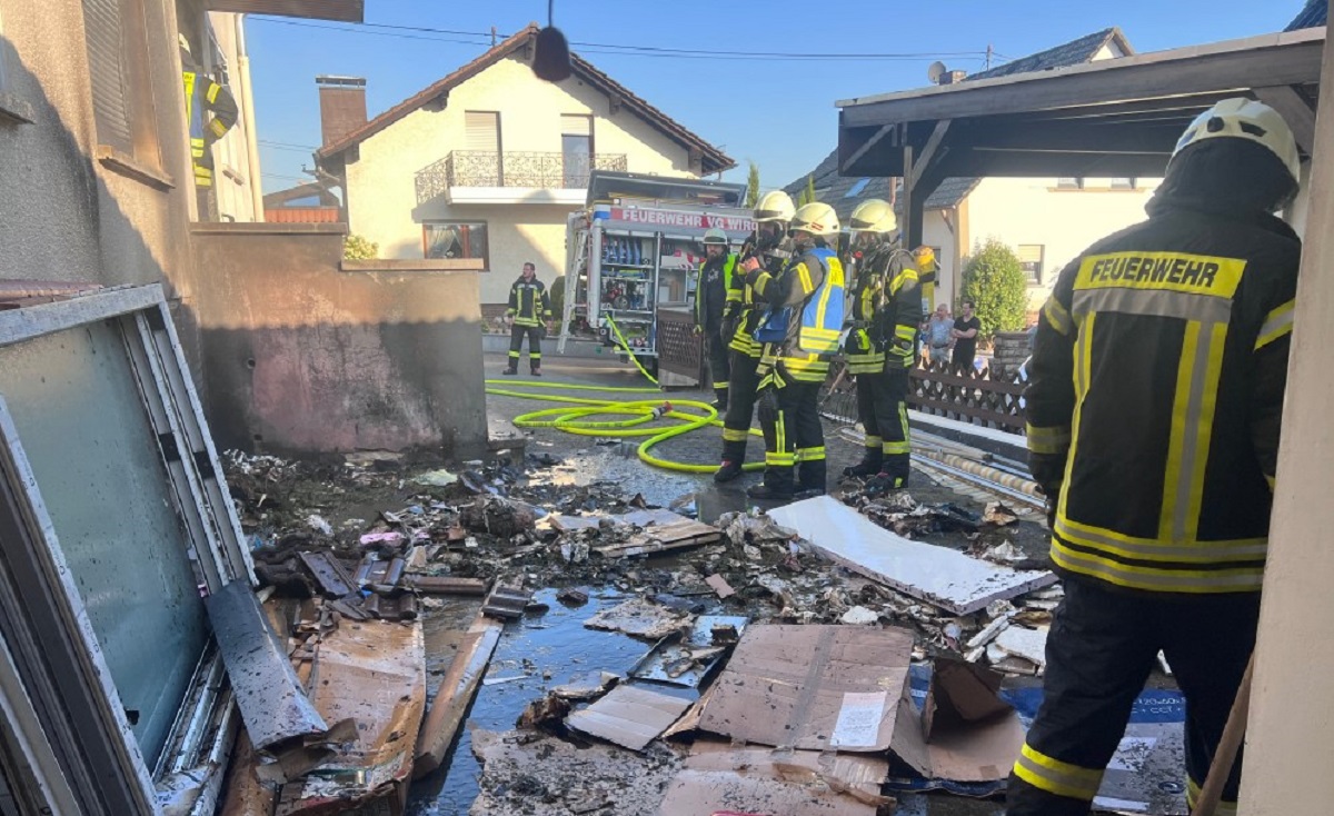 Mehrere Mlltonnen standen in Mogendorf in Flammen