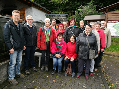 Die Gruppe besuchte das Bergwerk in Steinebach, mit dabei auch die beiden Superintendenten Uwe Simon/Oberes Havelland und Andrea Aufderheide/Altenkirchen (2./3. v.l.). Foto: Kirchenkreis Altenkirchen