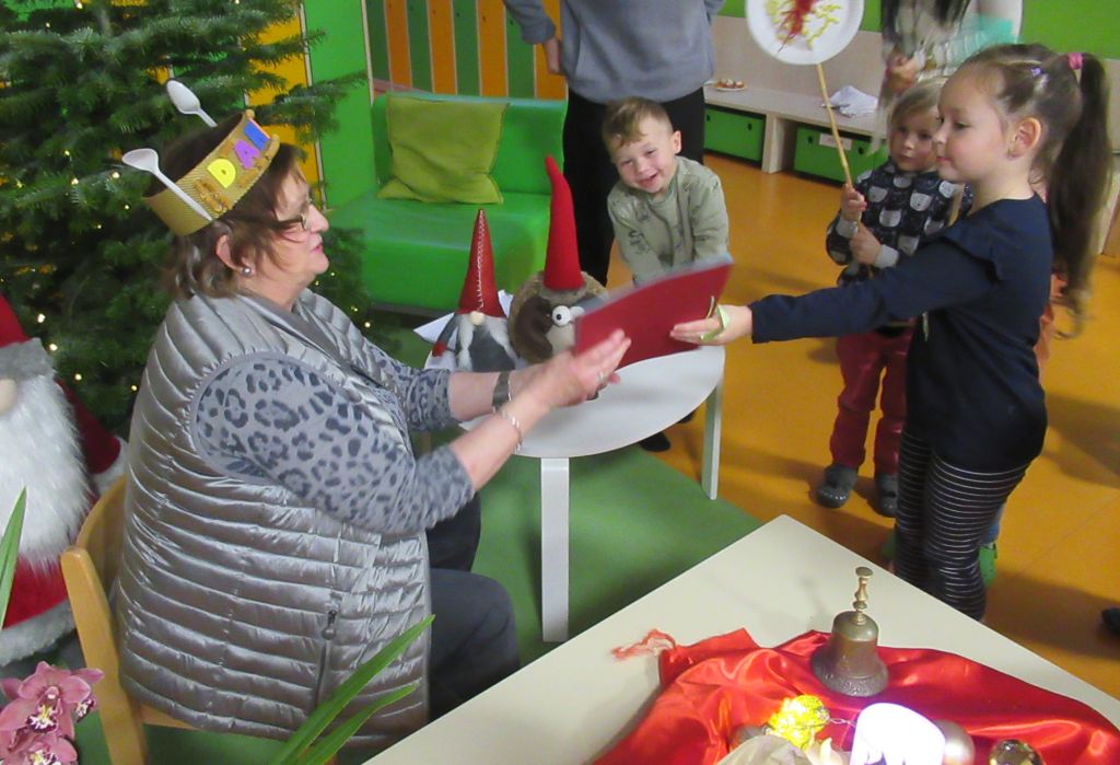 Herzliche Verabschiedung von Kchenfee Brunhilde Beck in der Kindertagessttte Hummelnest am Roniger Hof. Fotos: privat