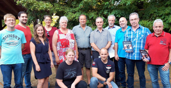 Ausgeschiedene und neue Mitglieder des Ortsgemeinderates Burglahr stellten sich gemeinsam zum Erinnerungsfoto auf. (Foto: Ortsgemeinde Burglahr) 