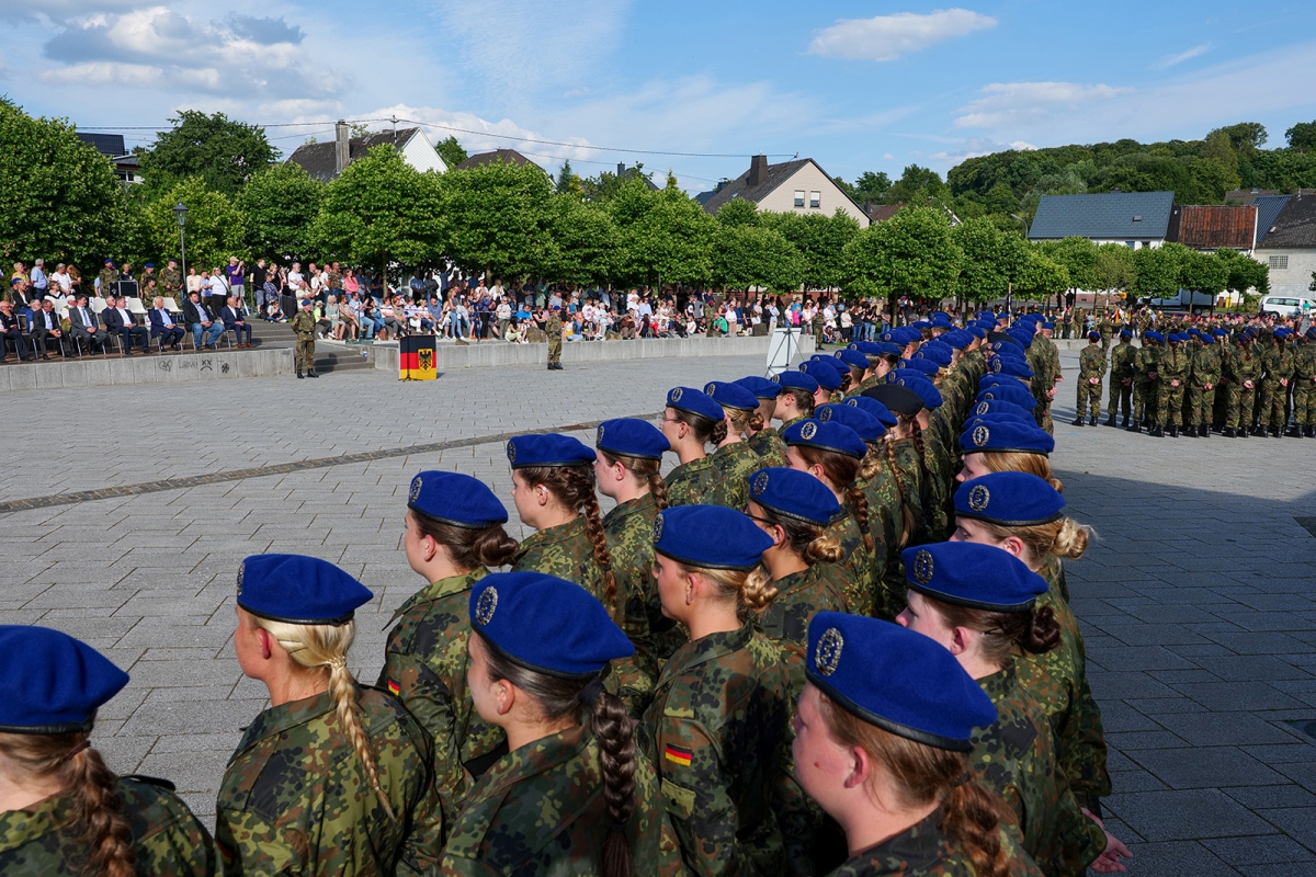 Feierliches Gelbnis der Bundeswehr auf dem Hubertusplatz Rennerod
