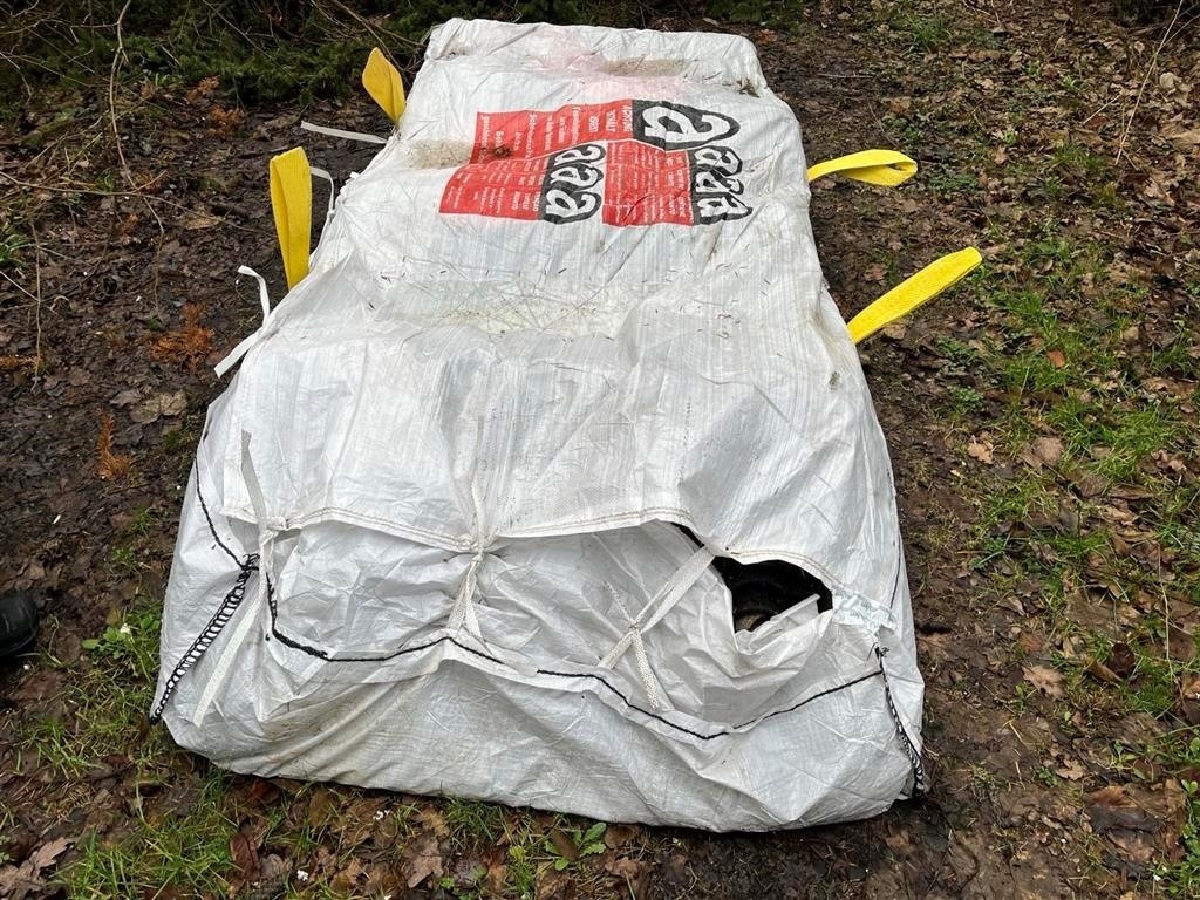 So wurde der giftige Sack vorgefunden (Foto: Polizeidirektion Neuwied/Rhein)