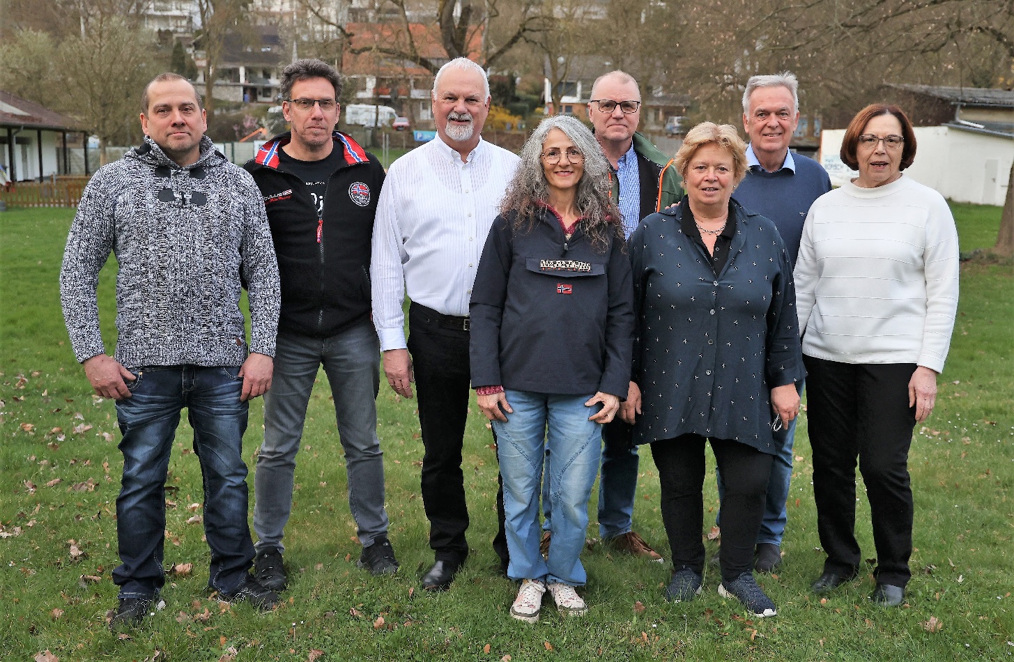 Der Vorstand der HVO stimmte der Spende zu (v.l.): Markus Mengert, Jrgen Muscheid, Rolf Lhmar, Nicole Mehlbreuer, Torsten He, Inga Jonas, Georg Klare, Marianne Gaide-Mank (Foto: Heimat- und Verschnerungsverein Oberbieber e.V)