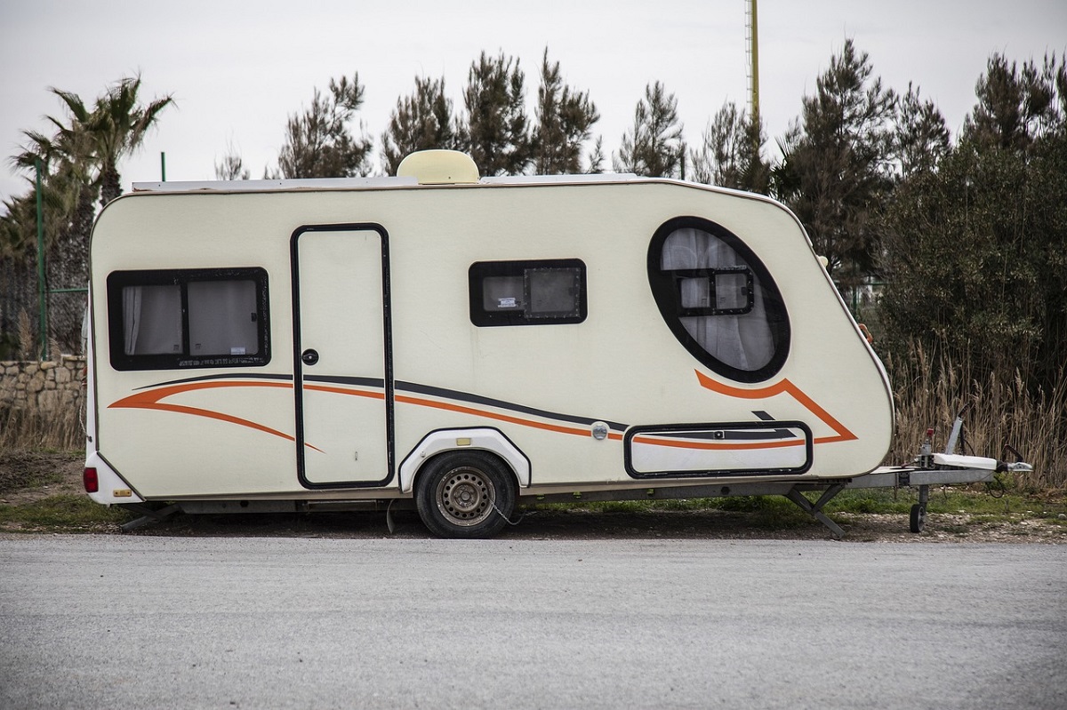 Unbekannte plndern zwei Wohnwagen in Wissen - Polizei sucht Zeugen