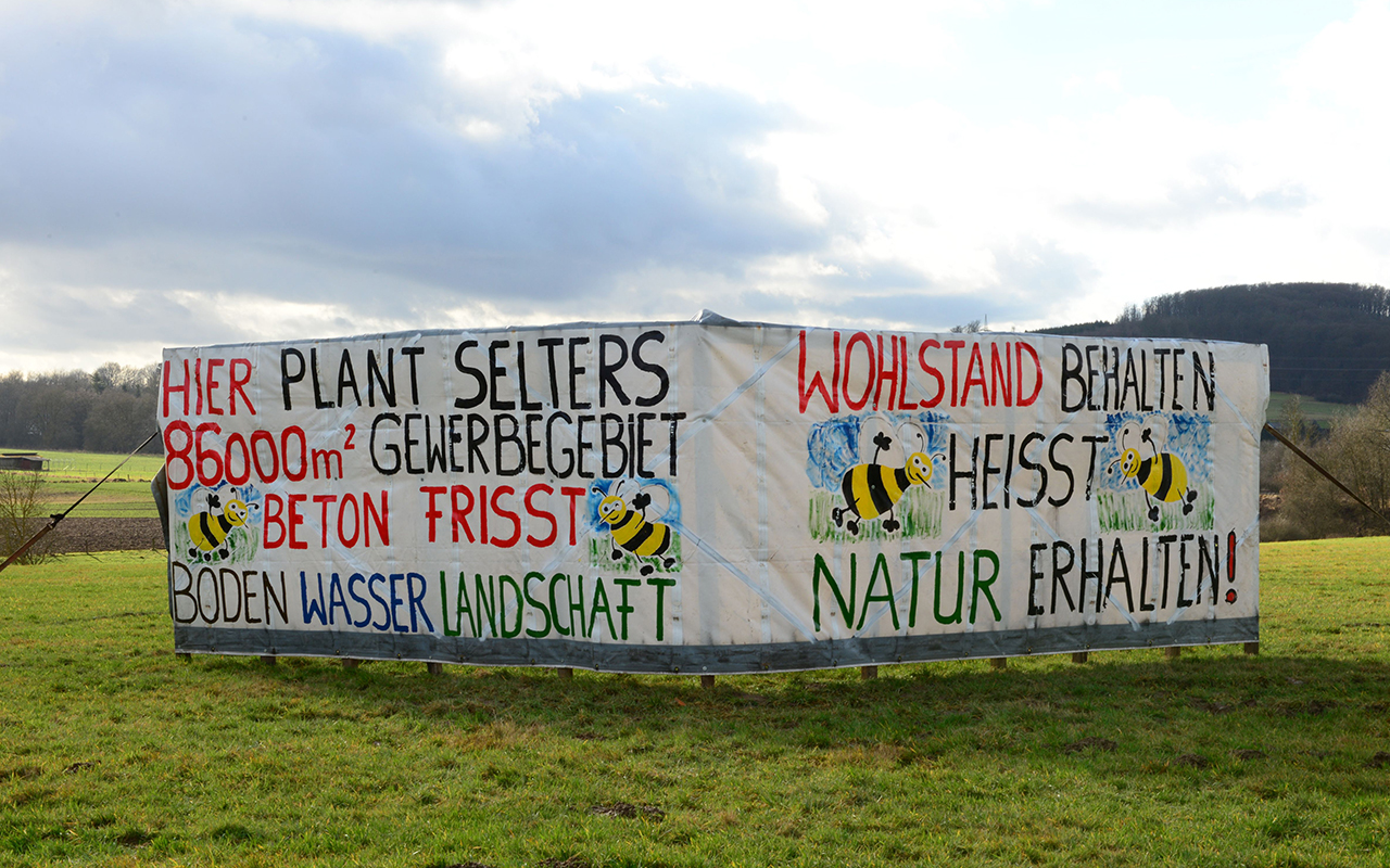 Demo gegen geplantes Gewerbegebiet bei Selters