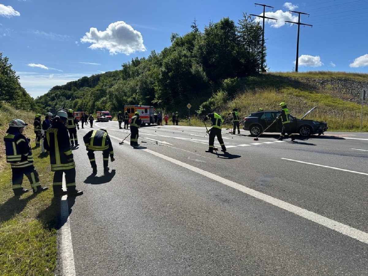 Schwerer Verkehrsunfall auf der L288: Vier Personen verletzt, darunter ein Kind 