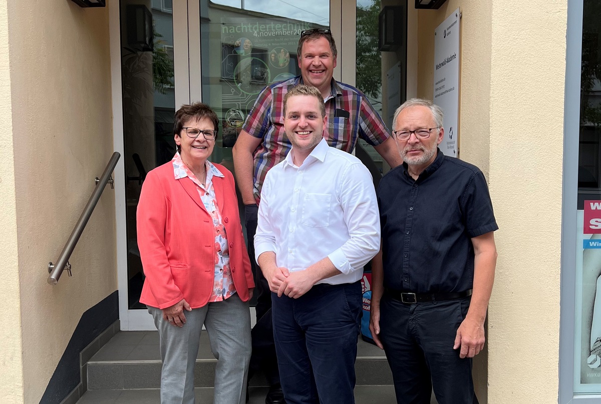 Von links: Hauptgeschftsfhrerin Elisabeth Schubert, Bundestagsabgeordneter Martin Diedenhofen, Kreishandwerksmeister Wolfgang Becker, hinten: Geschftsfhrer Michael Braun. (Foto: Florian Augst)