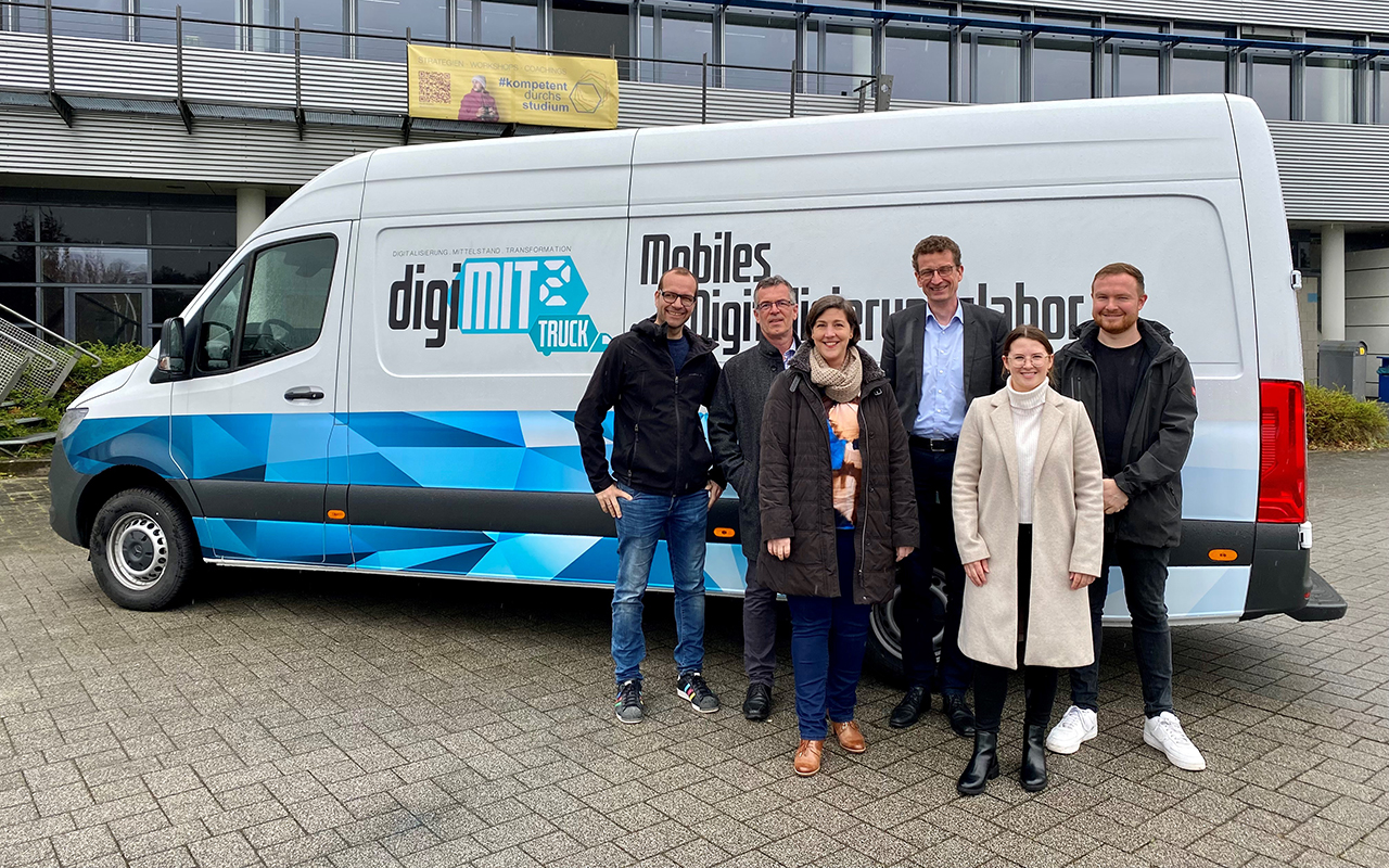 DigiTruck bringt innovative Technologien direkt vor die Tr