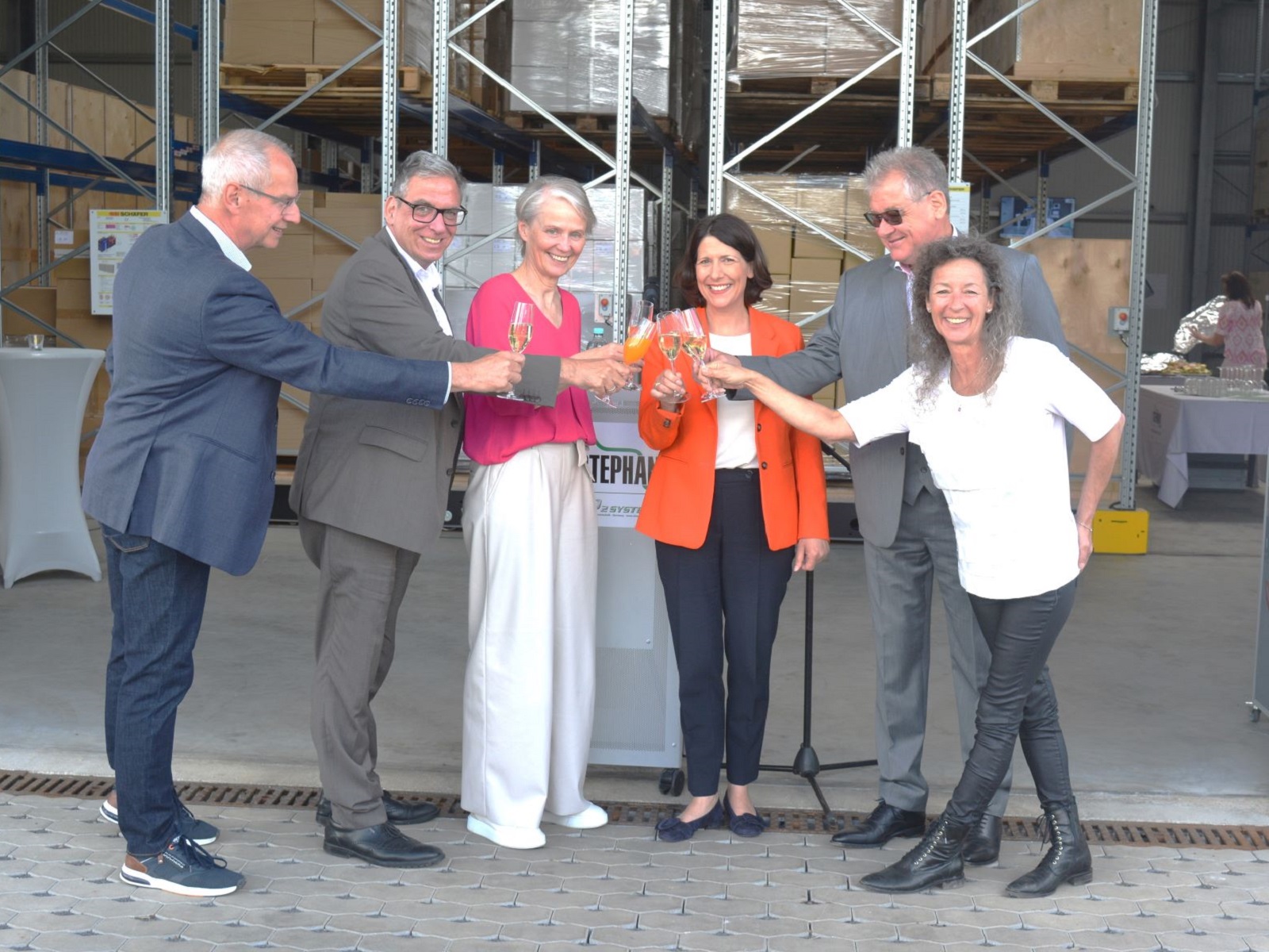 Pandemiehalle der Fritz Stephan GmbH in Gackenbach eingeweiht