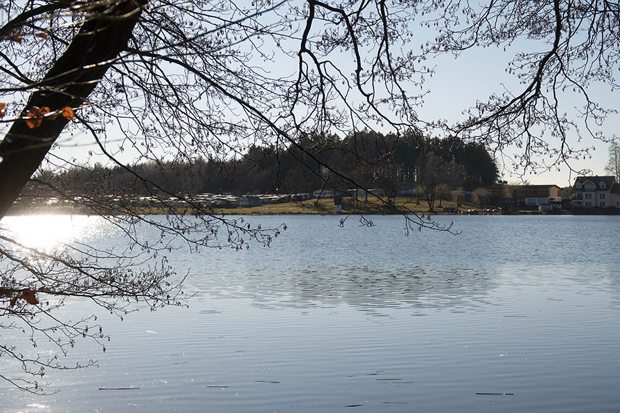 Blick ber den Dreifelder Weiher. (Foto: Helmi Tischler-Venter)