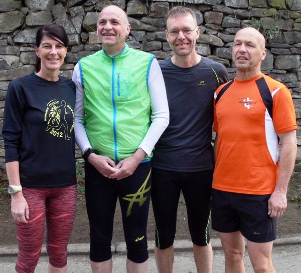 Gerd Scholze (ganz rechts), zusammen mit seinen Trainingspartnern Heike Bdenbender, Gerd Dilthey und Erik Weler, die allesamt den Hamburgmarathon am 23. April absolvierten. Fotos: Dietrich Rockenfeller 