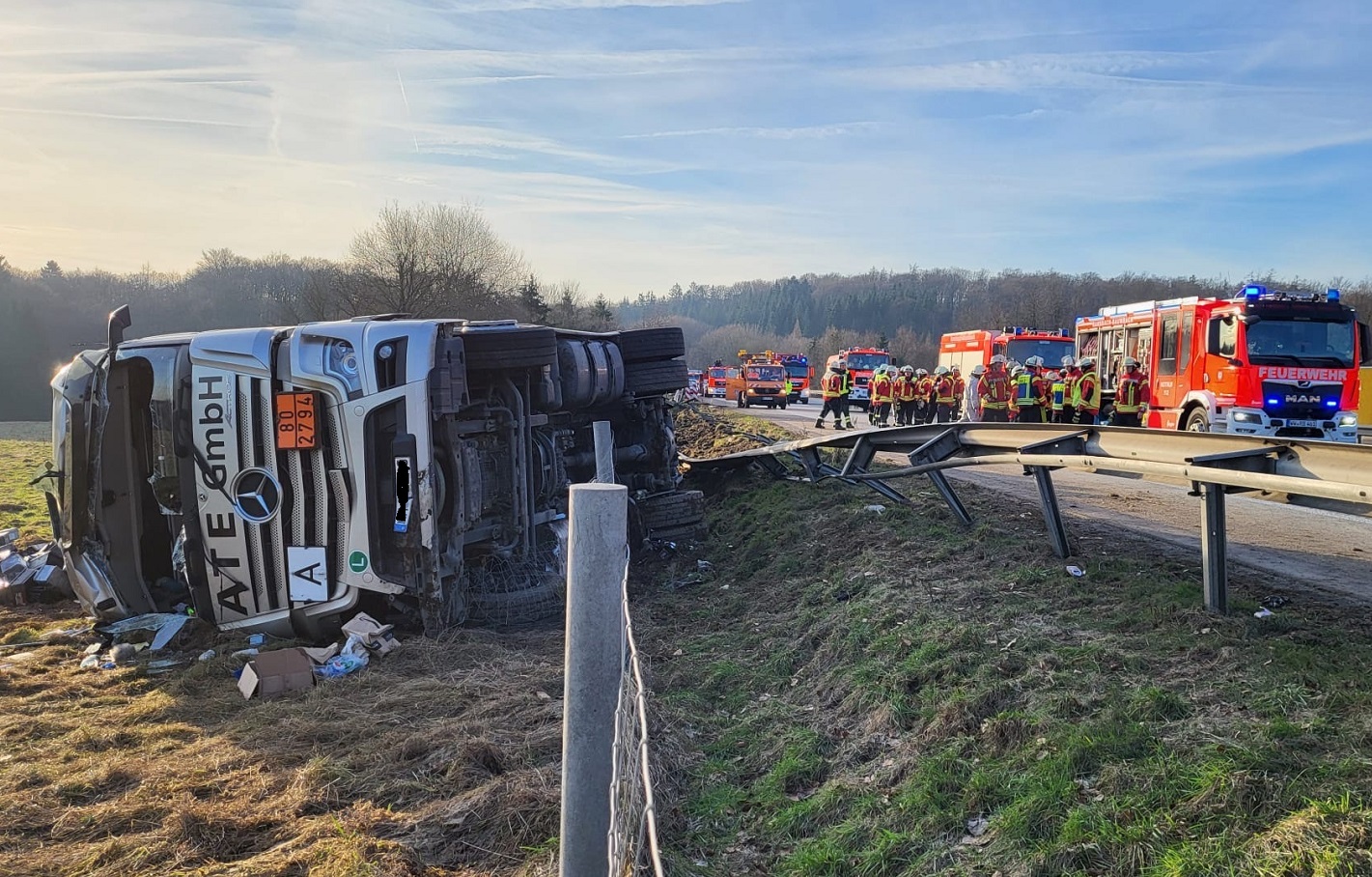 AKTUALISIERT: Verkehrschaos auf der A3: Lkw umgestrzt