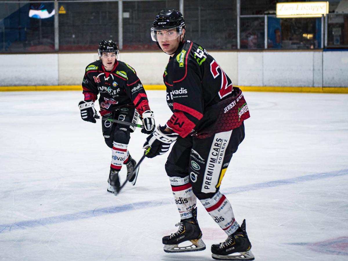 Paul Knig (vorne) und Niko Lehtonen
gehrten zu den Torschtzen gegen Krefeld (Foto: Nicole Baas)
