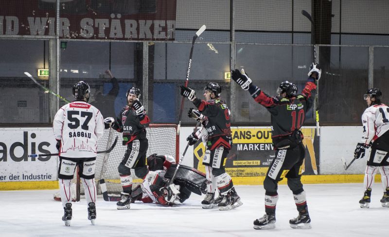 Tim Marek (links) beim Siegtreffer. Foto: Nicole Baas