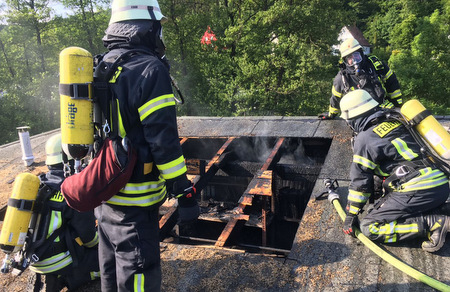 Baumgarten-Brand aufgeklrt: Jugendliche warfen Bller 