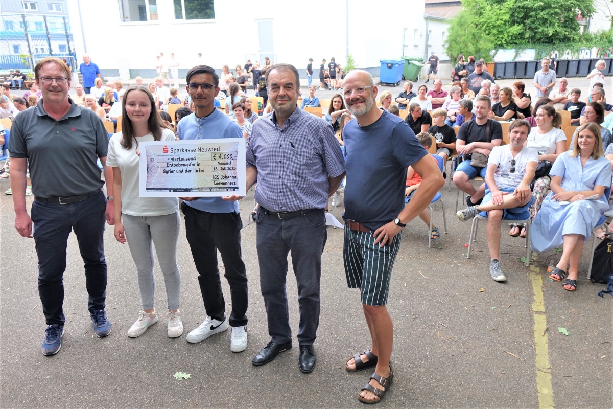 Spendenbergabe der IGS Johanna-Lwenherz: Mehr als 6000 Euro fr Erdbebenbetroffene in der Trkei