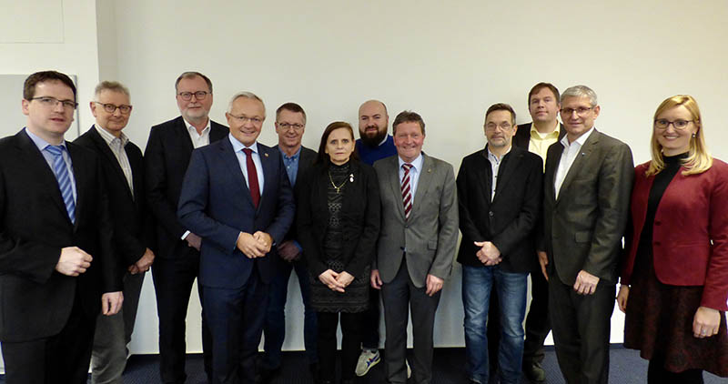 Von links: Harald Schmillen, Helmut Neitzert, Karl-Ernst Starfeld, Achim Hallerbach, Michael Kretzer, Marion Blettenberg, Alexander Baier, Christian zur Hausen, Holger Trende, Michael Braun, Martin Neudecker und Kristina Kutting. Foto: pr