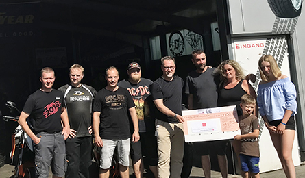 "Biker for Kids" spenden an Kinderklinik Siegen