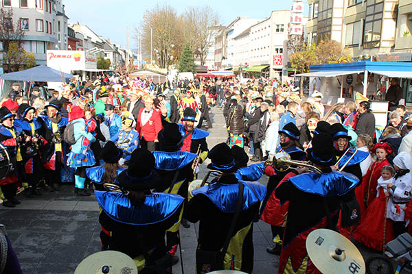 11. im 11. - Groe Karnevalserffnung auf dem Luisenplatz