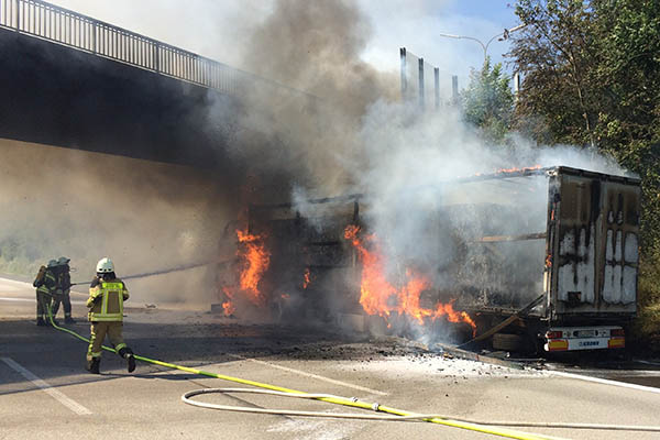 LKW Brand auf der A 3. Archivfoto: Feuerwehr Neustadt 