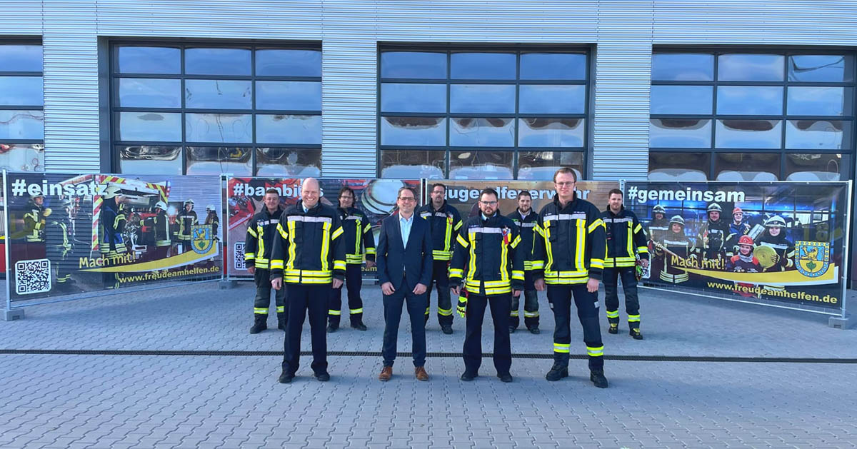 Arbeitsgruppe Mitgliederwerbung zusammen mit der Wehrleitung und Brgermeister Oliver Gtsch (Foto: Luca Schneider)