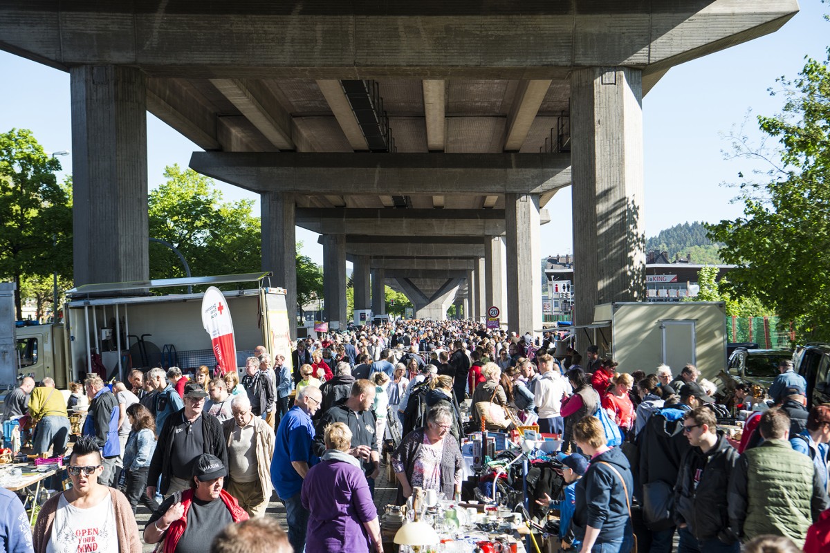 Auf dem Geisweider Flohmarkt (Foto: Martin Lssig)