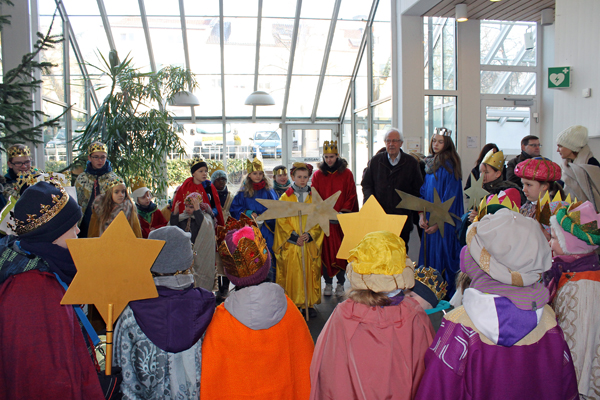 Brgermeister Otto Neuhoff begrte die Sternsinger 