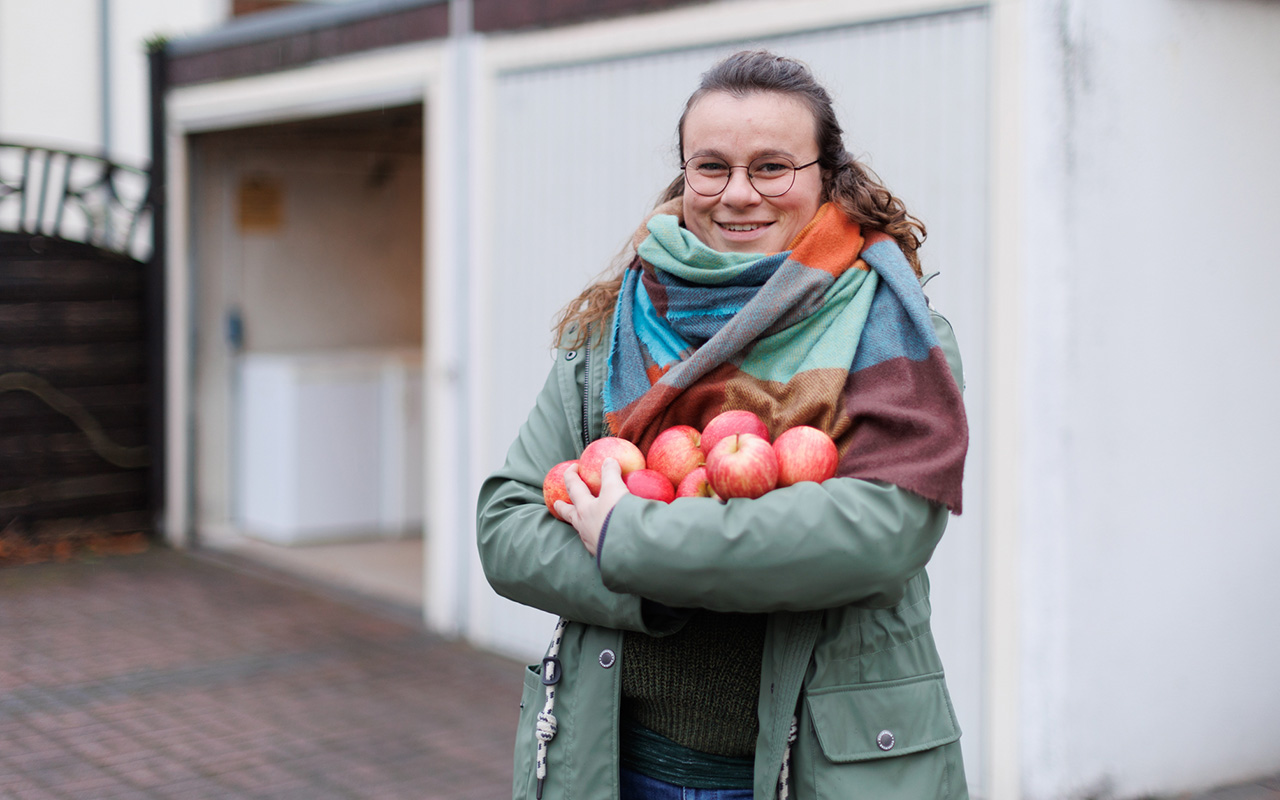 Vikarin Henrike Kratz engagiert sich dafr, dass gute Lebensmittel nicht in der Tonne landen. (Foto: Peter Bongard)