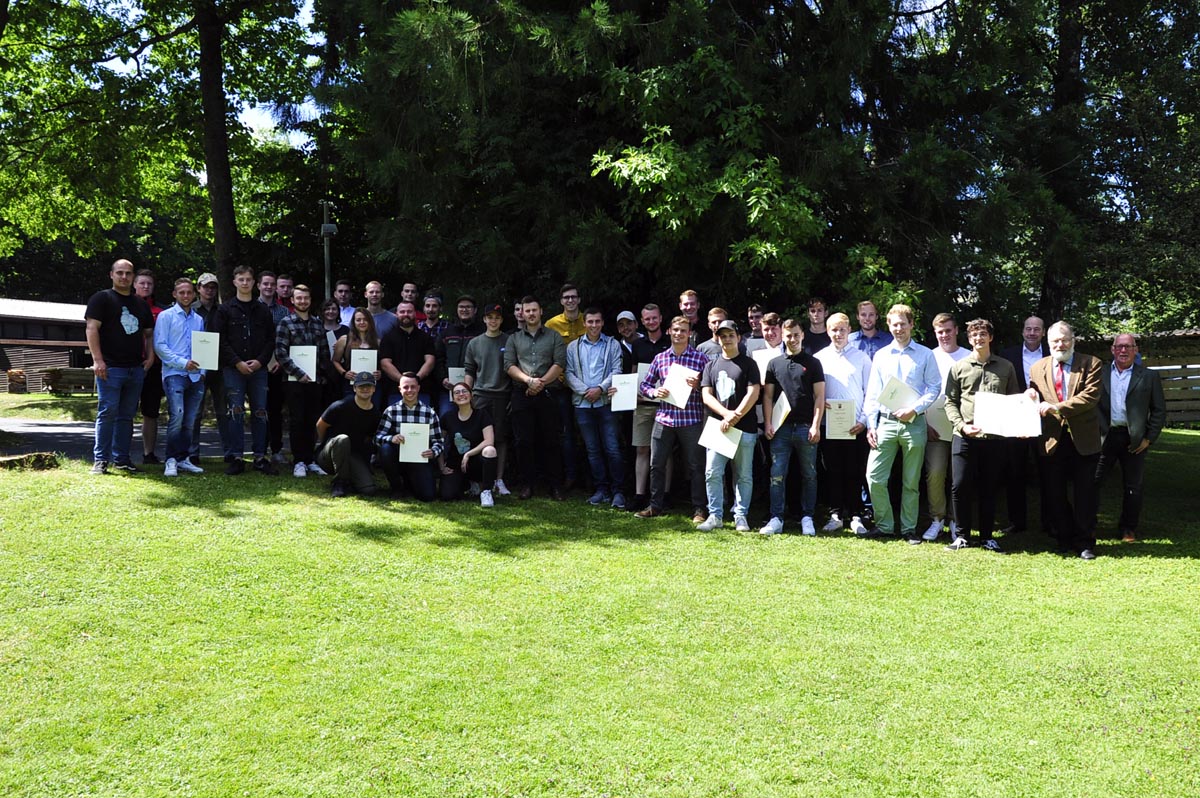 Alle Prflinge mit dem Vizeprsidenten der Landwirtschaftskammer Metternich (2. v.re.). (Fotos: kk)