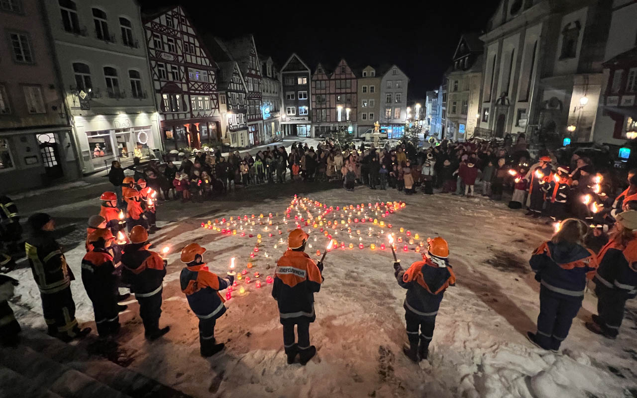 Ein leuchtendes Zeichen fr eine friedvollere Welt in Hachenburg gesetzt