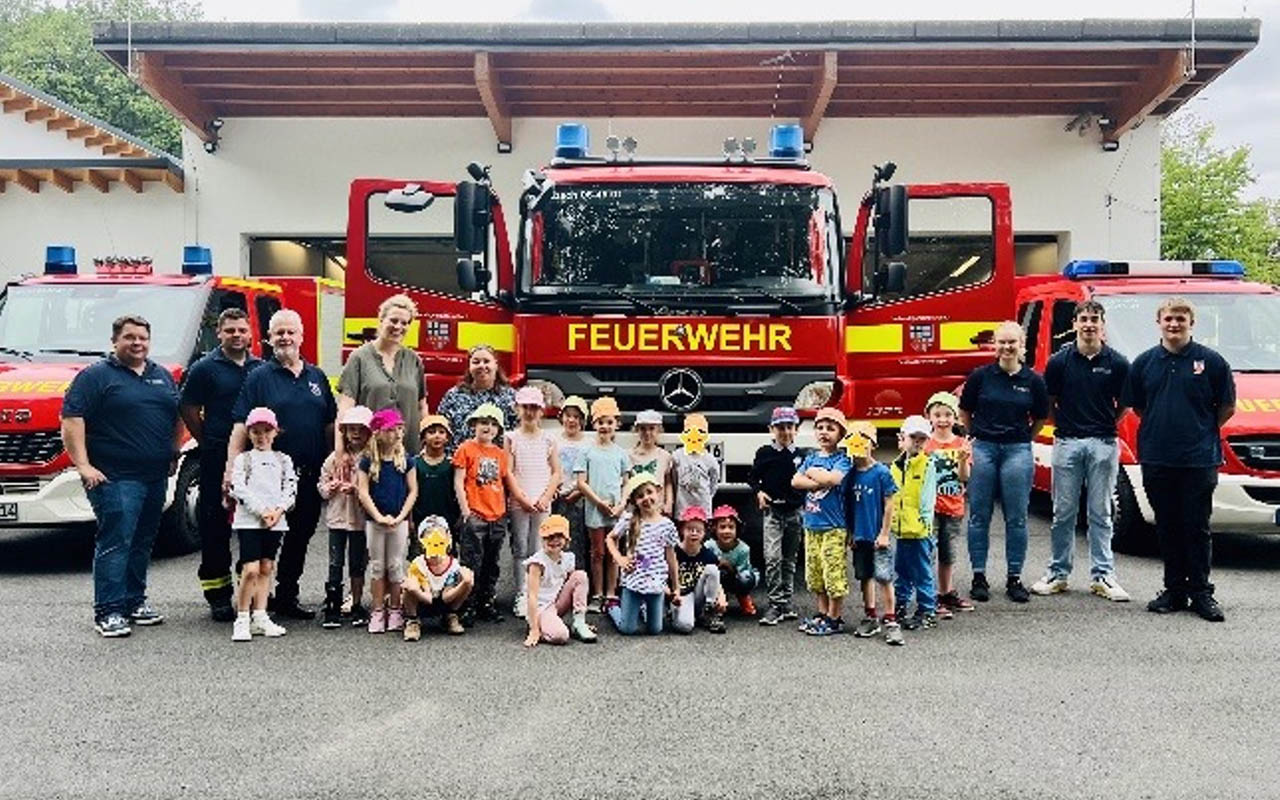 Die Schlauen Fchse waren bei der Freiwilligen Feuerwehr Windhagen zu Gast. (Foto: Karolin Krause/Kita Spatzennest)