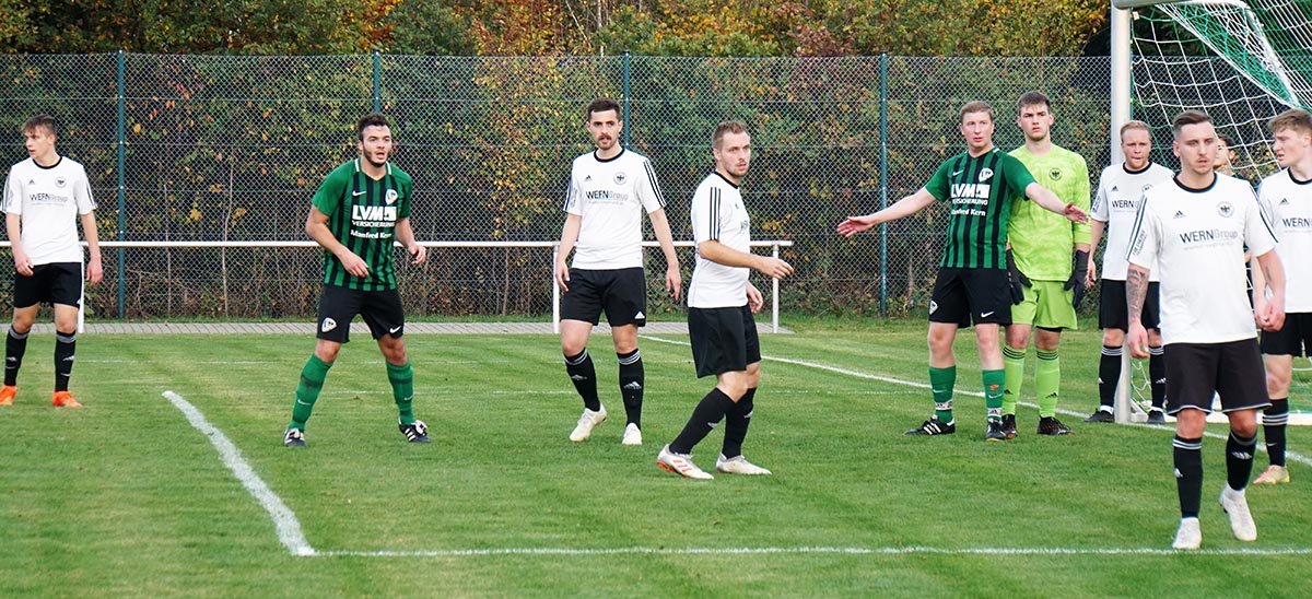 Mirko Weitershagen (links, grnes Trikot) hatte nach dem folgenden Eckball die groe Chance zur 1:0-Fhrung. (Verein)