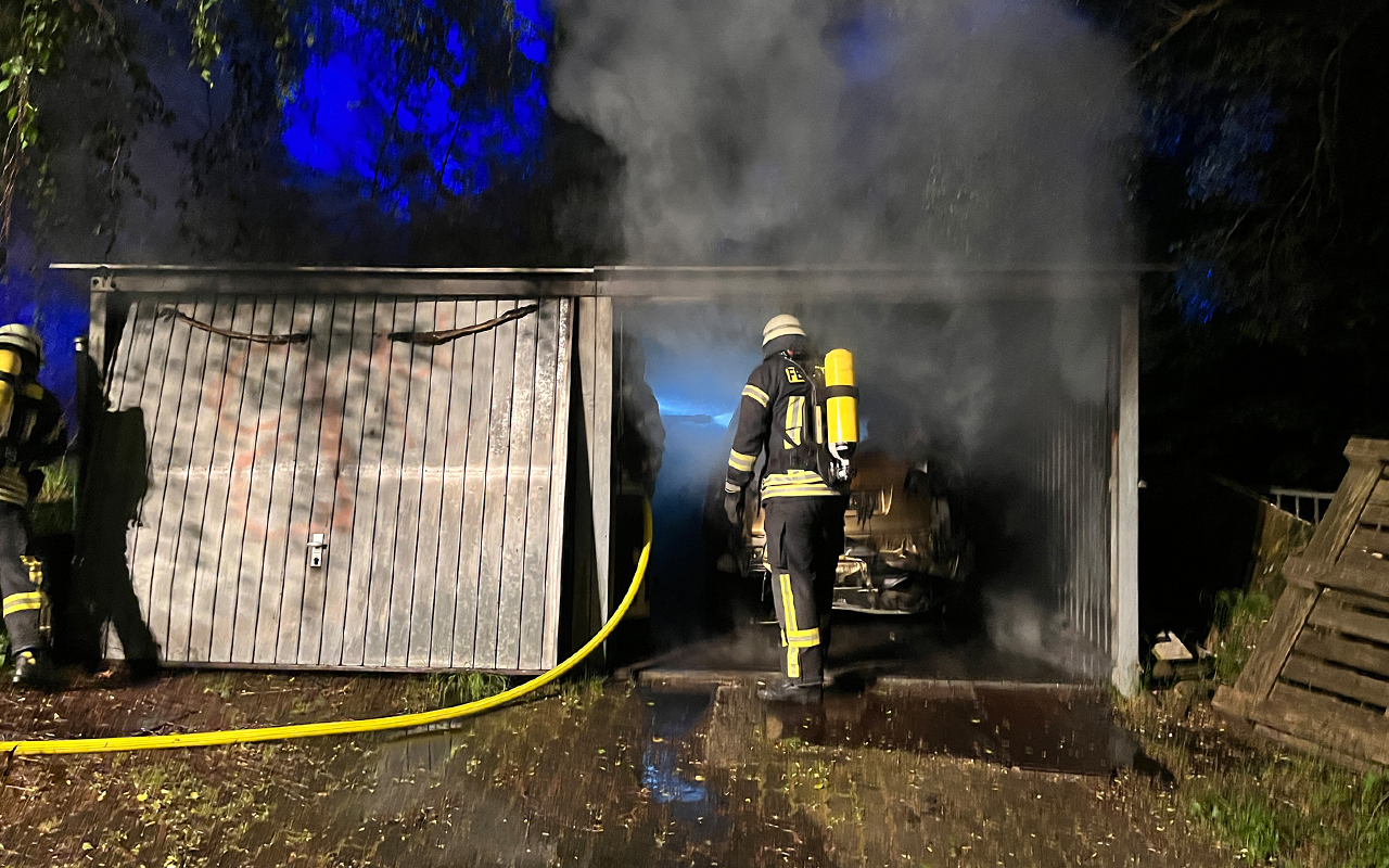 Garagenbrand beschftigte Daadener Feuerwehr