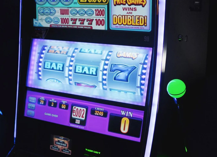 Virtuelle Slotmachines mssen nun eine Pause von 5 Sekunden zwischen den Spielen einhalten! Foto Quelle: pixabay.com / <a href=https://pixabay.com/de/users/aidanhowe-15857243/ target=_blank rel=nofollow>aidanhowe</a>