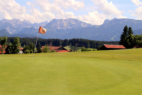 Mitten in den Alpen macht eine Partie Golf noch mehr Spa. Foto Quelle: pixabay.com / <a href=https://pixabay.com/de/users/freiheitsjunkie-2526729/ target=_blank rel=nofollow>freiheitsjunkie</a>
