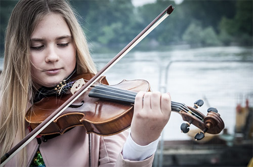 Den Nachwuchs untersttzen  Von Schule bis Hobbys