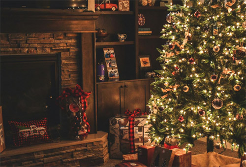 Foto Quelle: <a href=https://www.pexels.com/de-de/foto/beleuchteter-weihnachtsbaum-1708601/ target=_blank rel=nofollow>pexels.com</a>