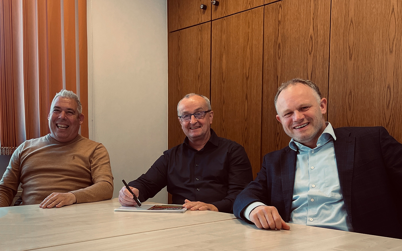 Im gemeinsamen Gesprch wurde ber das am Aufbau von Photovoltaikanlagen beteiligte Handwerk gesprochen. (Foto: Doreen Hergt)