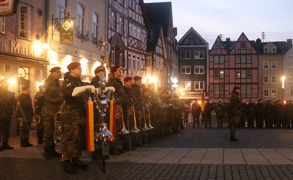 ffentliches Gelbnis auf dem Alten Markt in Hachenburg