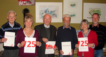 Wurden fr viele JAhrzehnte Mitgliedschaft bei der GEW ausgezeichnet: (von links) Wolf Ingo Goertz (50 Jahre), Gretel Theis-Raffelsiefen (25 Jahre), Otto Wellnitz (60 Jahre), Dietmar Elfert (50 Jahre), Regina Ueberfeldt (25 Jahre) sowie Kreisvorsitzender Heribert Blume. (Foto: GEW) 