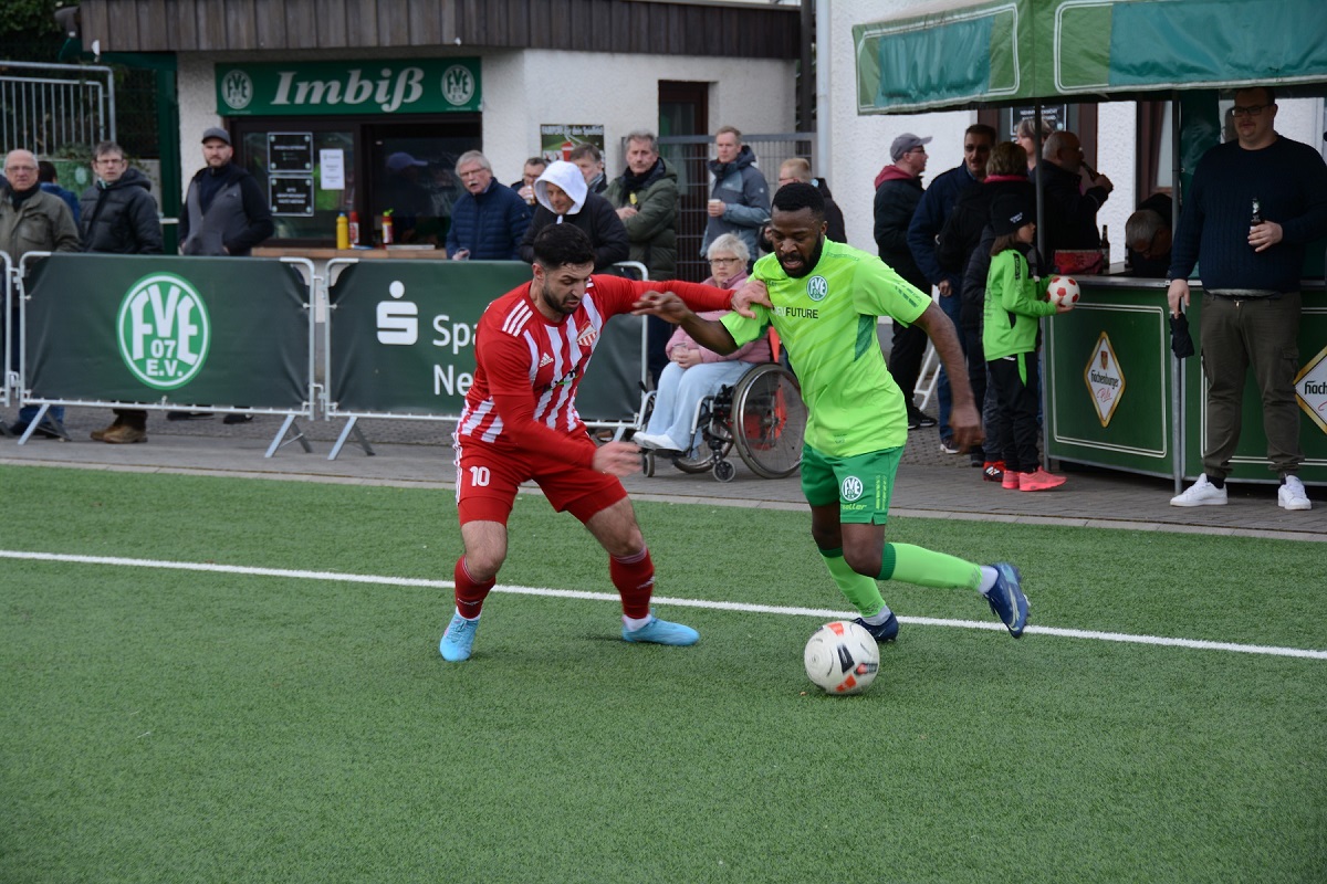 Hinter seinem Einsatz am Samstag steht noch ein Fragezeichen: Leon Gietzen musste am vergangenen Samstag zur Pause ausgewechselt werden, weil sein Oberschenkel "zu gemacht" hatte. (Foto: Ulf Steffenfauseweh)