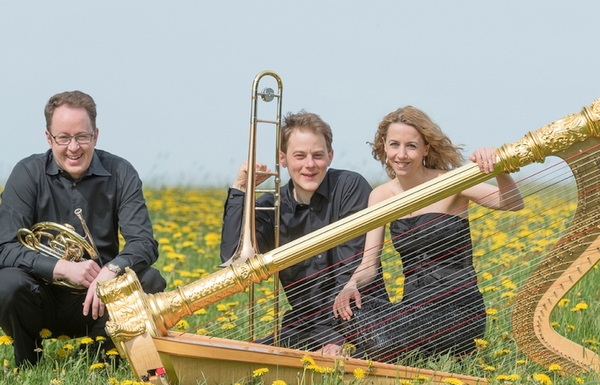 Michael und Matthias Nassauer sowie Emilie Jaulmes (von links) sind das Trio Glissando Stuttgart. (Foto: Veranstalter)