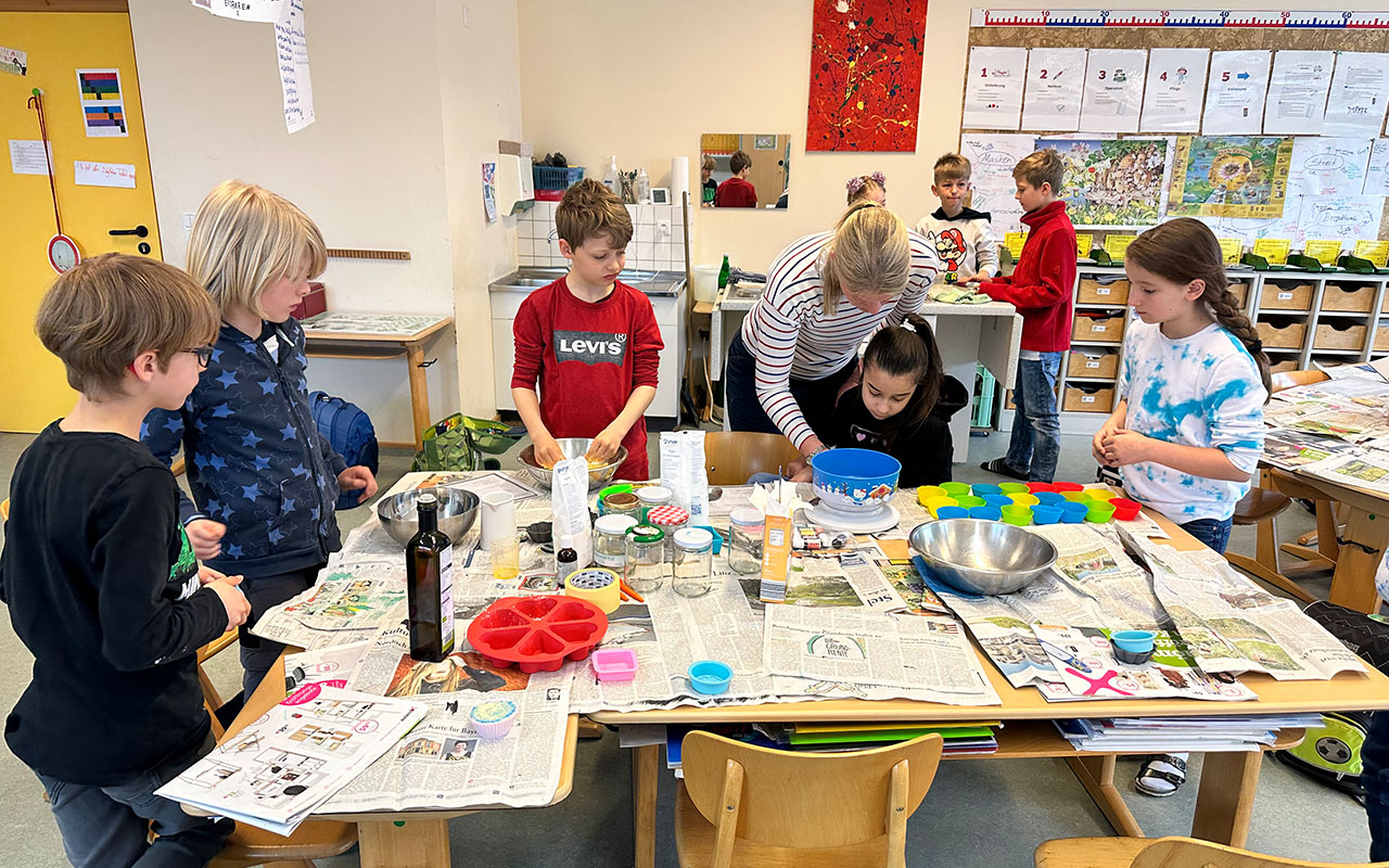 Die Kinder stellten alternative Kosmetik- und Verpackungsprodukte her. (Fotos: Janina Winzen)