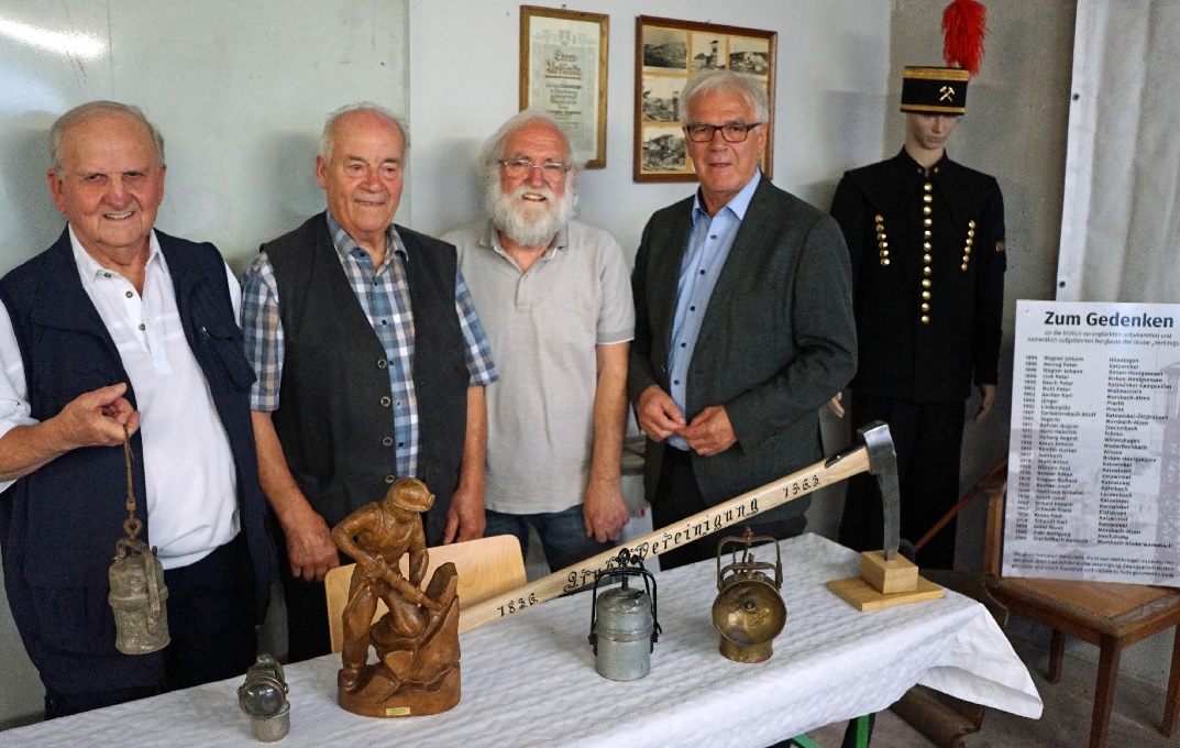 (v.l.) Zeitzeugen Dieter Schneider, Helmut Kern, Manfred Ermert und Ortsbrgermeister Hubert Becher (Fotoquelle: Joachim Weger)