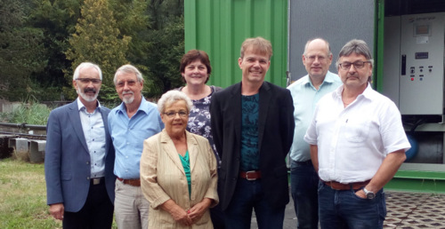 Vertreter der Kreis-Grnen besuchten mit MdL Andreas Hartenfels (5. von links) das Klrwerk Muhlau. (Foto: Grne)